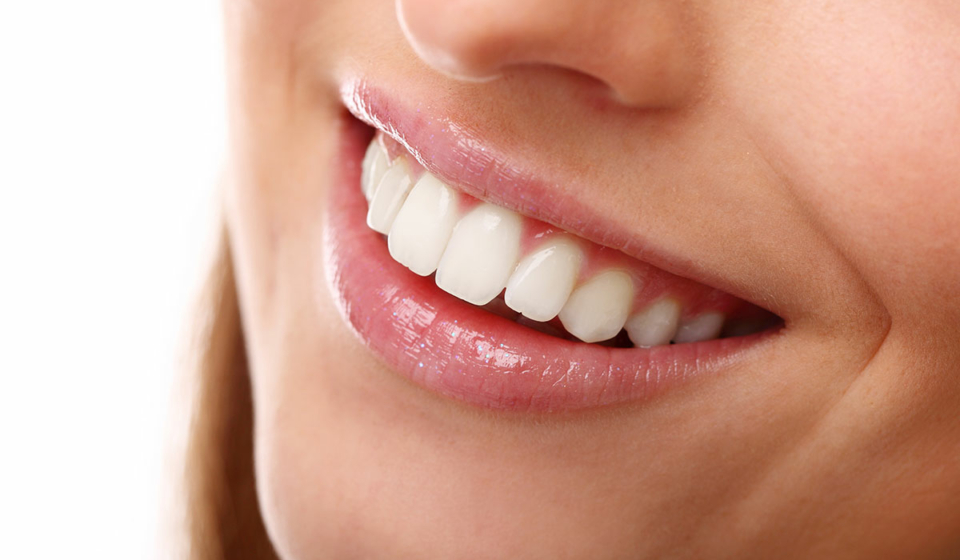 perfect-smile-with-white-teeth-closeup